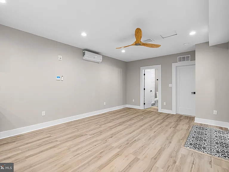 400 S Conkling St #5 — Photo 8