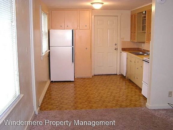 3rd image of 2924 W Maplewood Ave APT 5