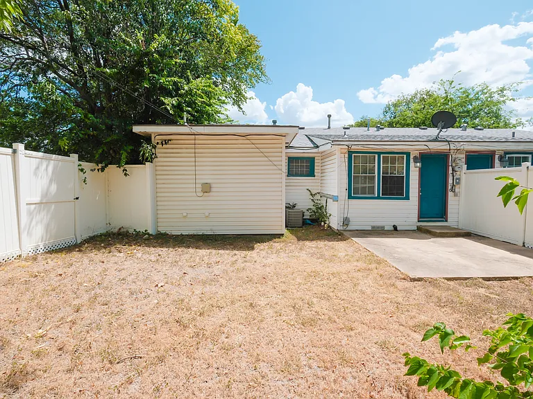 3900 Dexter Ave — Photo 22