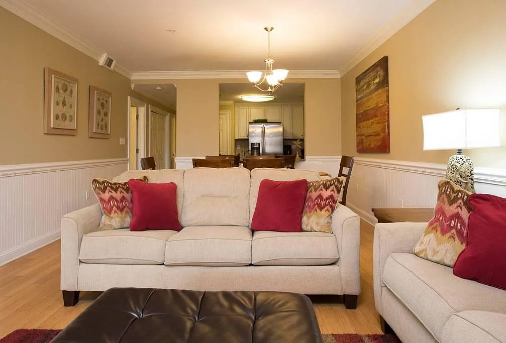 3 bed, 2.5 bath, 2200 sqft, $4,000 — Photo 3