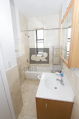 Rented by Jonis Realty | media 36