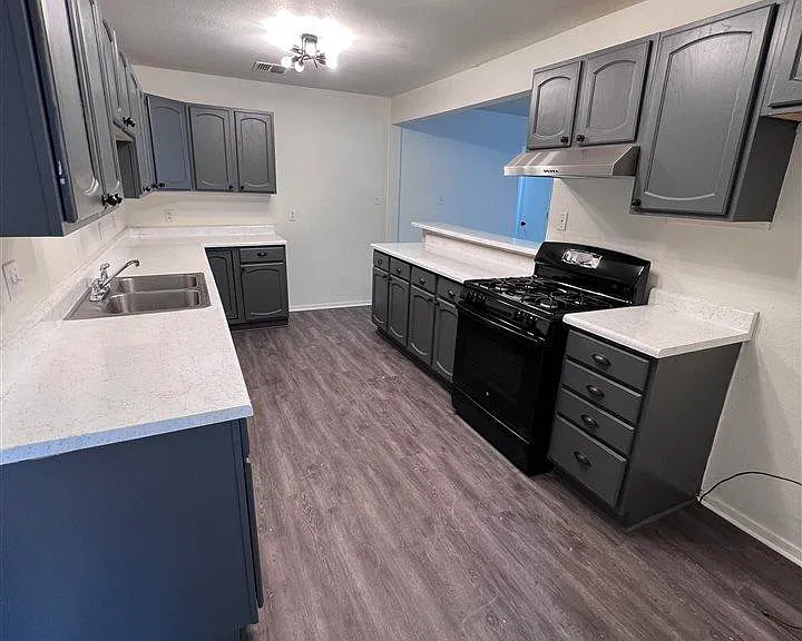 1812 McGregor Ave — Photo 7