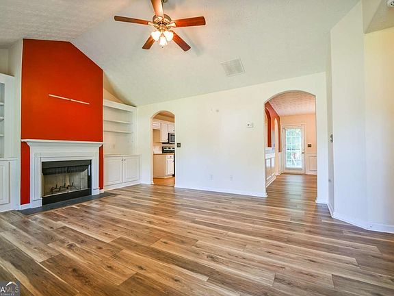 3rd image of 524 Greenfield Dr