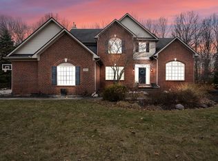 23514 Fredericks Dr, Brownstown, MI 48134