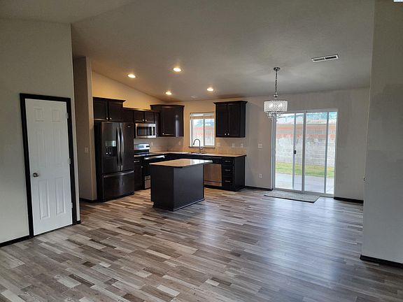 3rd image of 2713 Blaine Ct