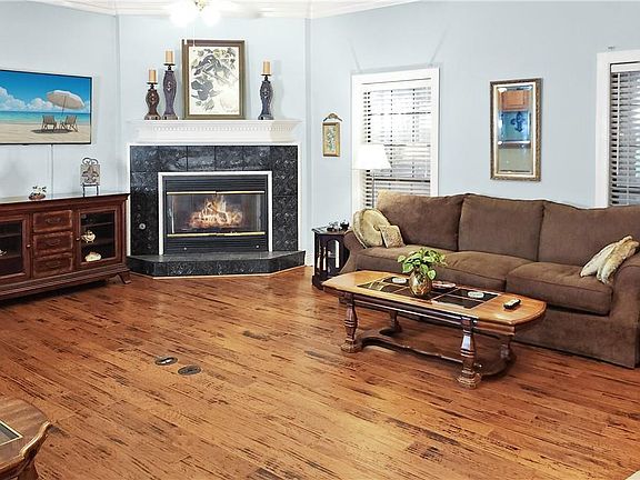 3rd image of 4204 E Jevon Ln
