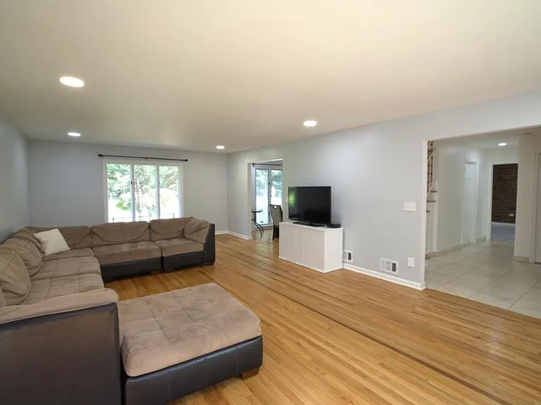 200 Hillside Ave — Photo 35