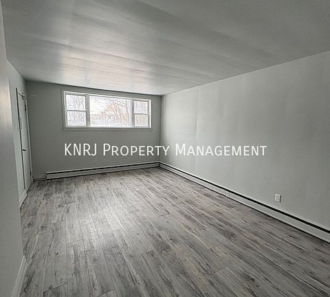 5th image of 229 Victoria St W #1