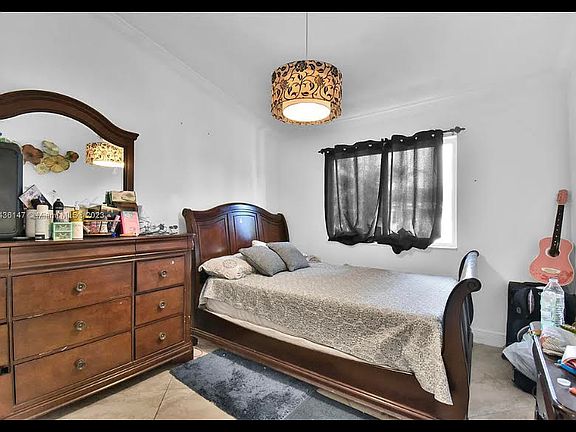 5th image of 985 NE 33rd Ter Unit 201