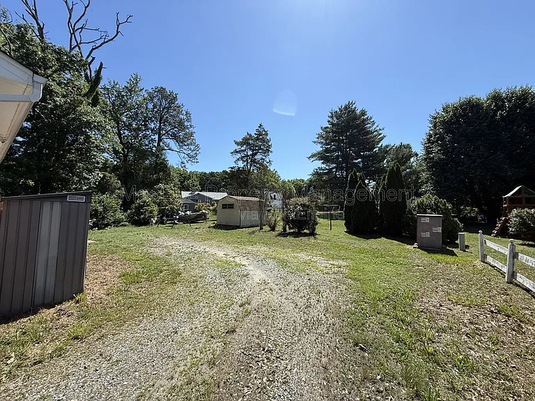 216 W Broaddus Ave — Photo 17