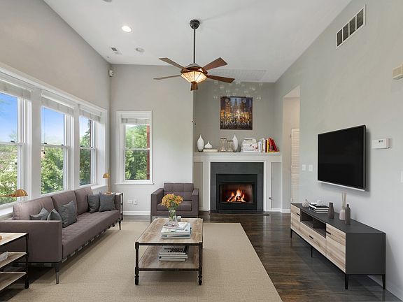 4th image of 2551 W Ainslie St #34