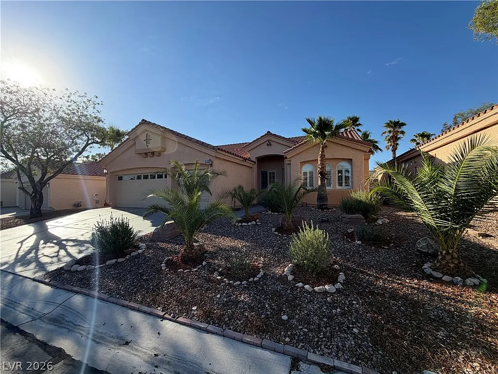3 bed, 2.0 bath, 2124 sqft, $2,500 — Photo 2
