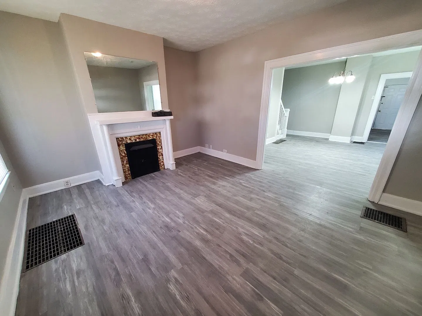 Three-bedroom 2 Full Bath Single-Family Home Located in Hamilton / Lindenwald — Photo 1