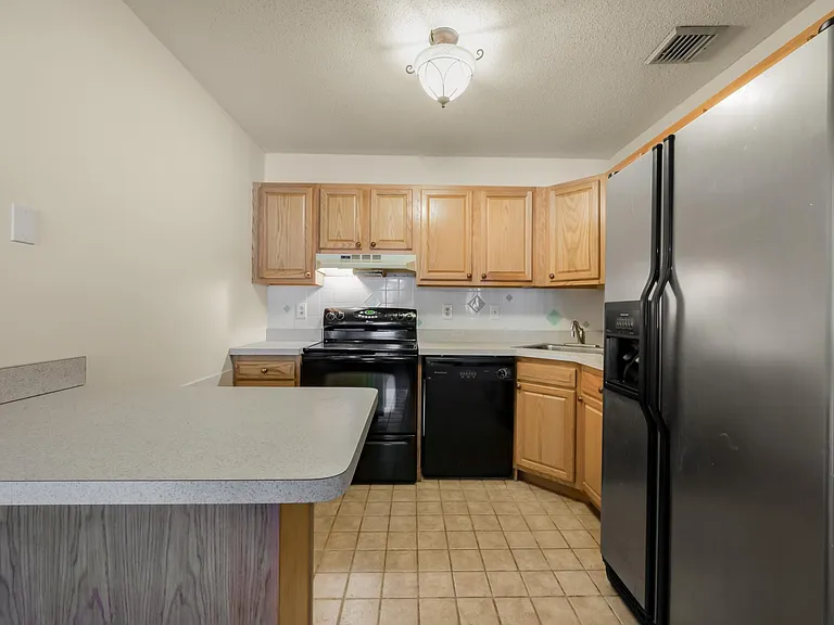 1301 Twin Circle Dr — Photo 3