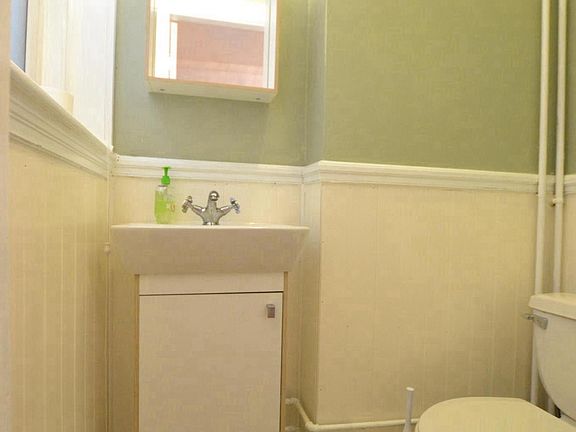 3rd image of 15 Englewood Ave #2XJ