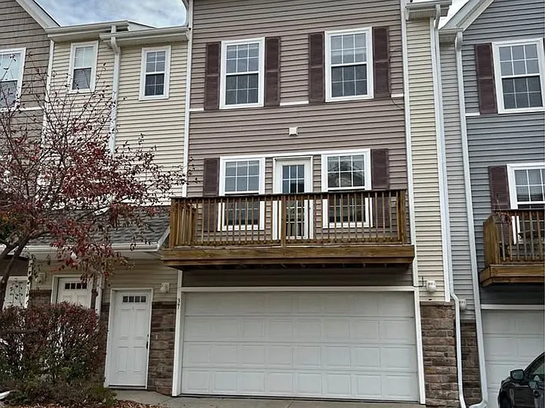 2150 NE 18th St #37 — Photo 1
