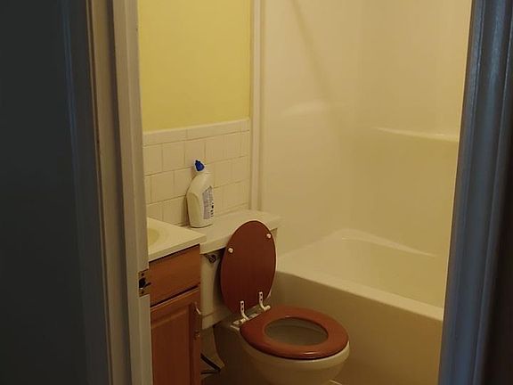 4th image of 302 N Nash St