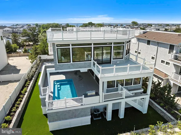 11 E 30th St, Barnegat Light, NJ 08006