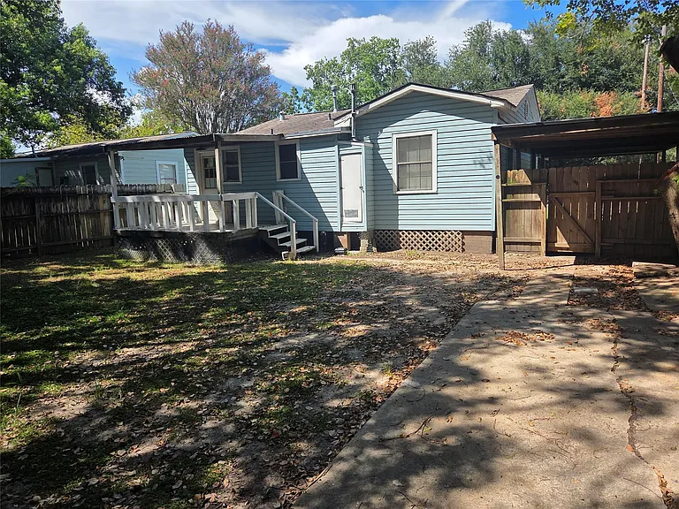 505 Peggy St — Photo 3