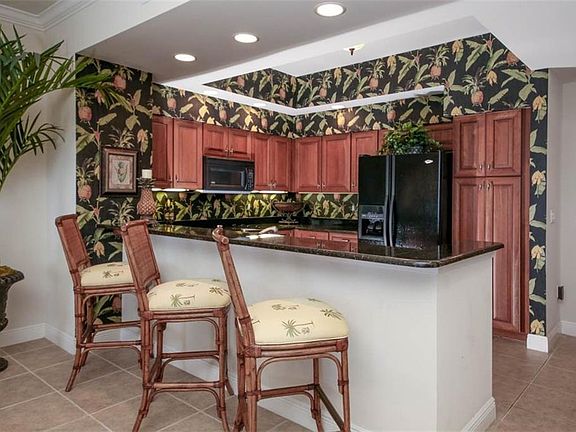 4th image of 3313 Sunset Key Cir Unit 506