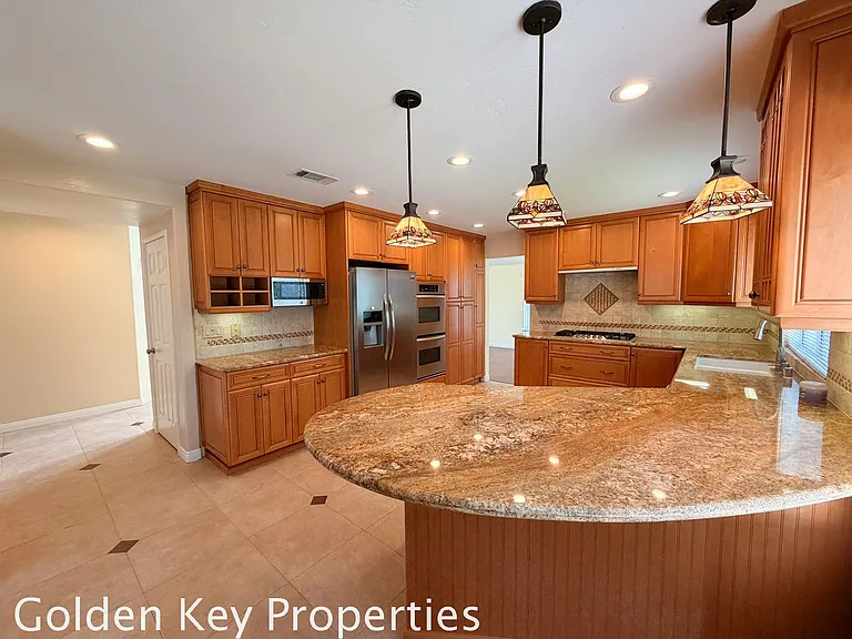 533 Edgewater Ave — Photo 6