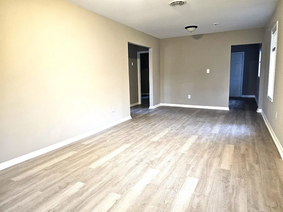 624 Priscilla St