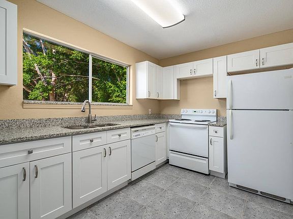 2nd image of 2242 SE Berkshire Blvd