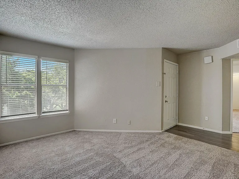 Shadow Ridge — Photo 11