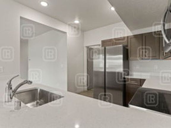 5th image of 207 S Grady Ln #1