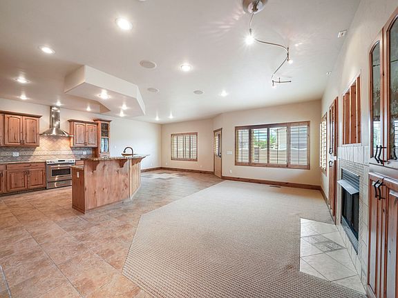 main level kitchen/ great room with double ovens, island bar