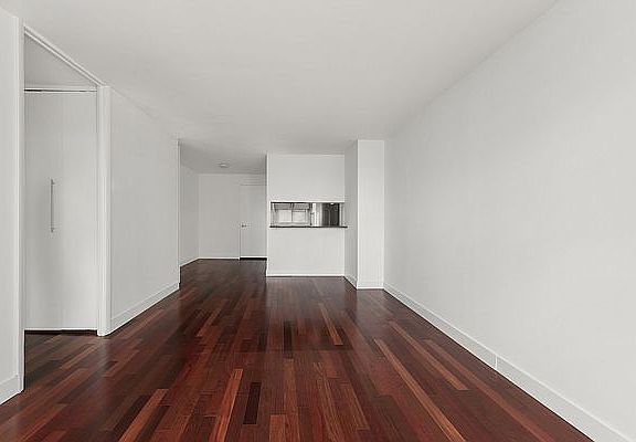 5th image of 301 E 79th St #9