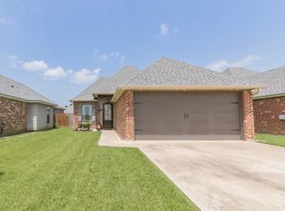 107 Fallstone Rd, Youngsville, LA 70592