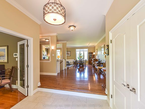 4th image of 1273 Hawk Ridge Cres