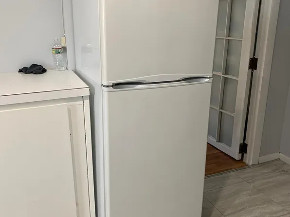 (undisclosed Address), Tiverton, RI 02878