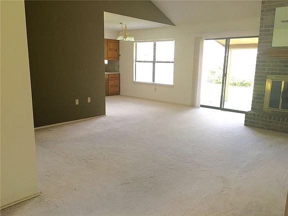 4th image of 1733 Smith Dr
