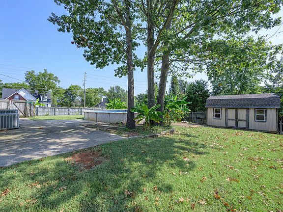 5th image of 914 Bexley Dr
