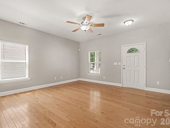 4th image of 9228 Seamill Rd
