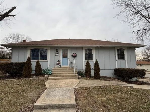 921 NE Sala Ln, Blue Springs, MO 64014