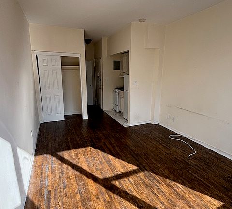 2nd image of 407 E 88th St APT 5b