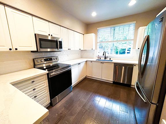 4th image of 16125 Juanita Woodinville Way NE Unit 1612