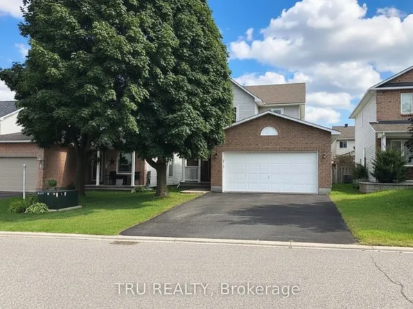 9 Whalings Cir, Ottawa, ON K2S 1S4