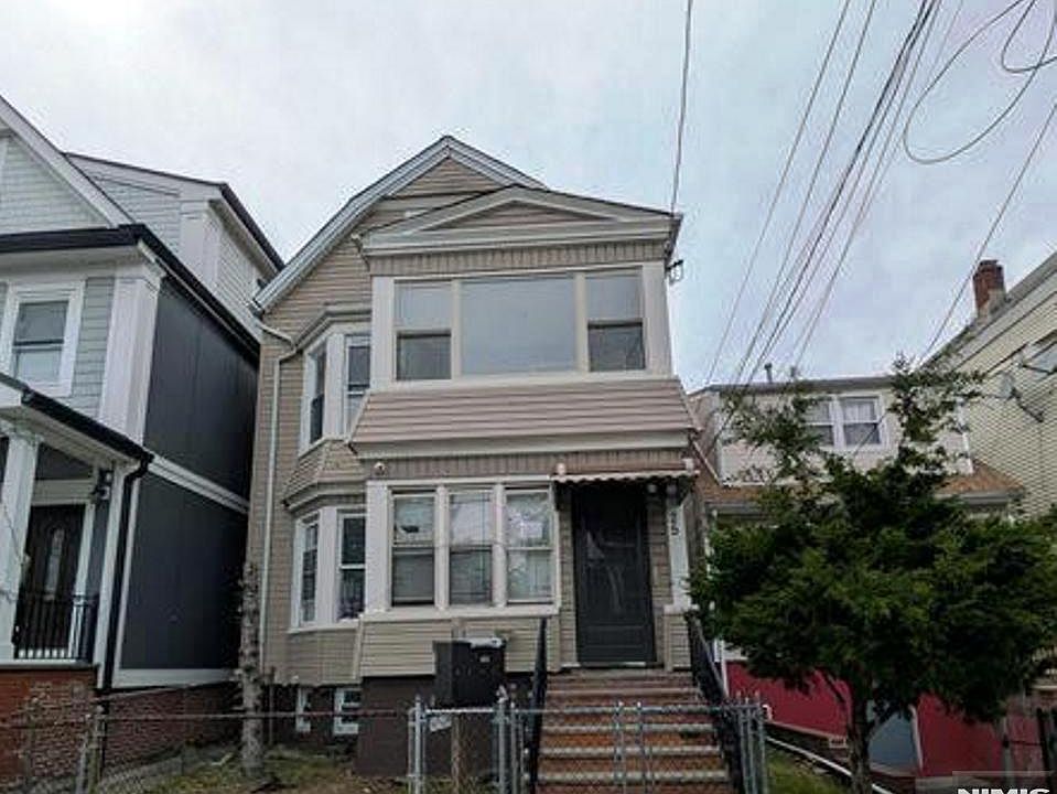 1st image of 25 Maple Ave