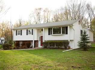 28 Smith Hill Rd, Airmont, NY 10952