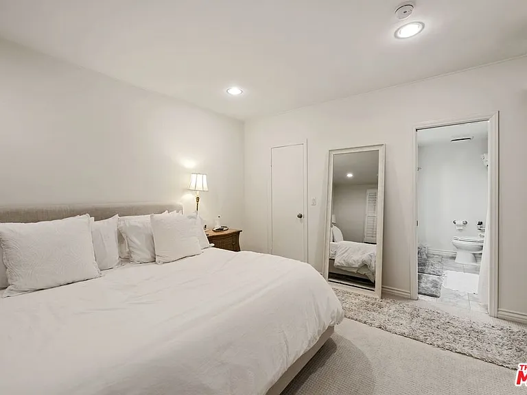 1375 Kelton Ave #107 — Photo 8