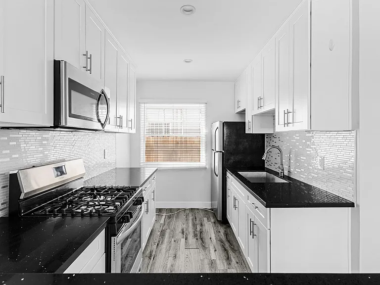 241 Bonito Avenue — Photo 8