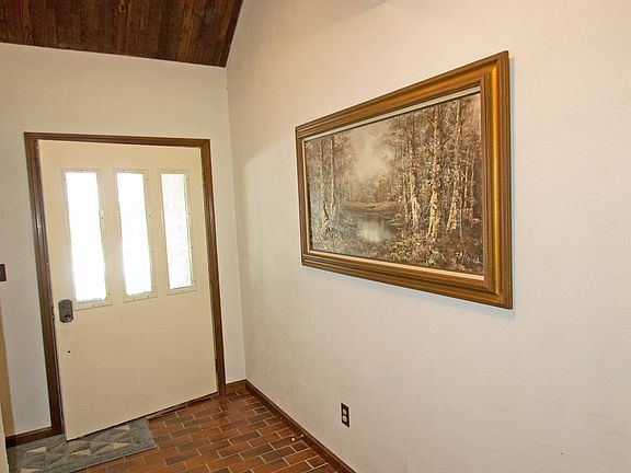 2nd image of 3821 Maplewood Dr