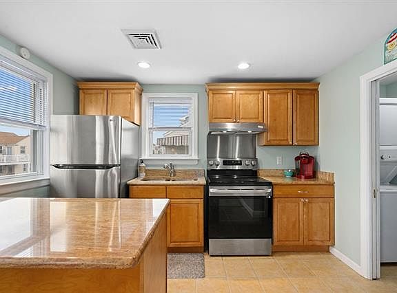 3rd image of 303 N Wilson Ave Floor 2