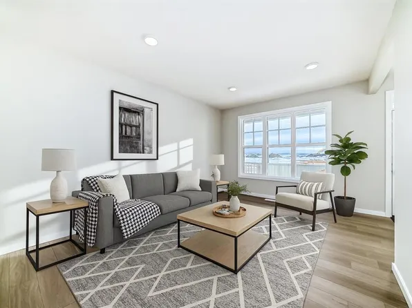 31 N Blue Heron Parade SE, Calgary, AB T3S 0W8