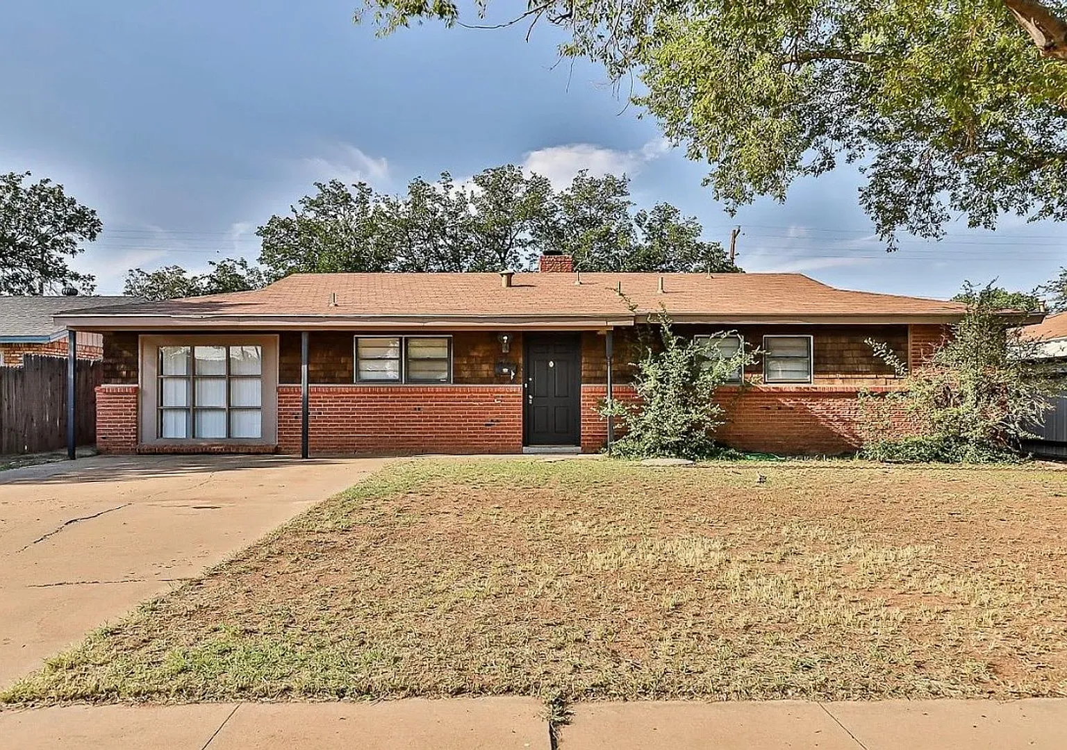 Centrally Located 3 bedroom 2 bathroom house! — Photo 2