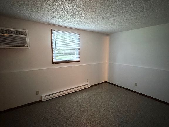 3rd image of 533 Parkview Ln APT 1